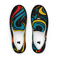Slip-On Sneaker von majorprint in der Draufsicht mit einem dynamischen, abstrakten Wellenmuster in kräftigem Blau, Rot, Gelb und Orange auf schwarzem Canvas.