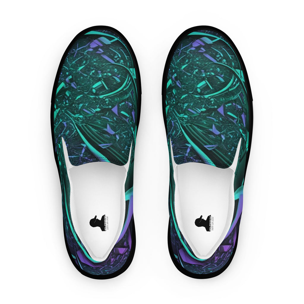 Produktbild von majorprint: Slip-On-Schuhe aus Canvas aus der Vogelperspektive. Das Obermaterial präsentiert ein All-over-Cyberpunk-Muster mit komplexen Linienstrukturen in leuchtendem Türkis, Cyan und Violett auf dunklem Grund. Die Slipper verfügen über weiße elastische Einsätze, eine flache schwarze Sohle und ein quadratisches Logo-Label auf den weißen Innensohlen.