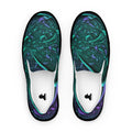 Produktbild von majorprint: Slip-On-Schuhe aus Canvas aus der Vogelperspektive. Das Obermaterial präsentiert ein All-over-Cyberpunk-Muster mit komplexen Linienstrukturen in leuchtendem Türkis, Cyan und Violett auf dunklem Grund. Die Slipper verfügen über weiße elastische Einsätze, eine flache schwarze Sohle und ein quadratisches Logo-Label auf den weißen Innensohlen.