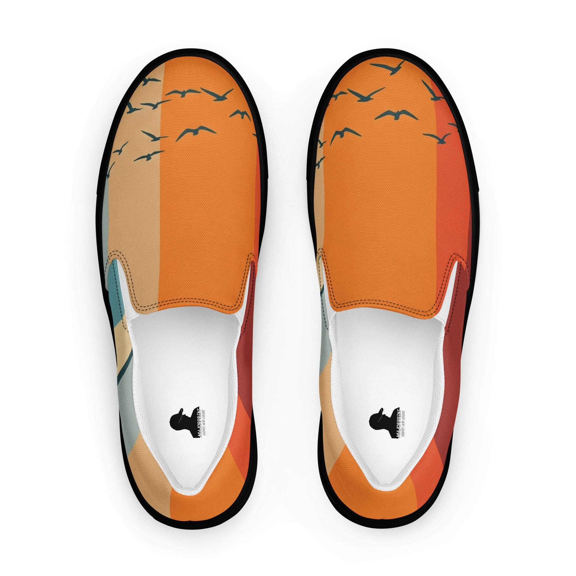 Slip-On Sneaker von majorprint in der Draufsicht mit einem maritimen Retro-Farbblock-Design in Orange, Beige und Teal sowie fliegenden Möwen-Silhouetten.