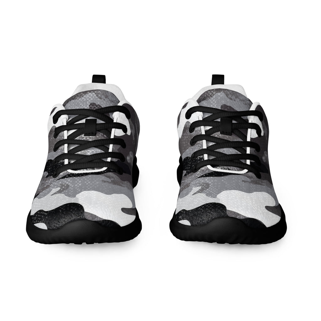 Ein Paar sportliche Sneaker von majorprint in der Frontansicht mit einem Camouflage-Muster in Schwarz, Grau und Weiß, freigestellt vor weißem Hintergrund.