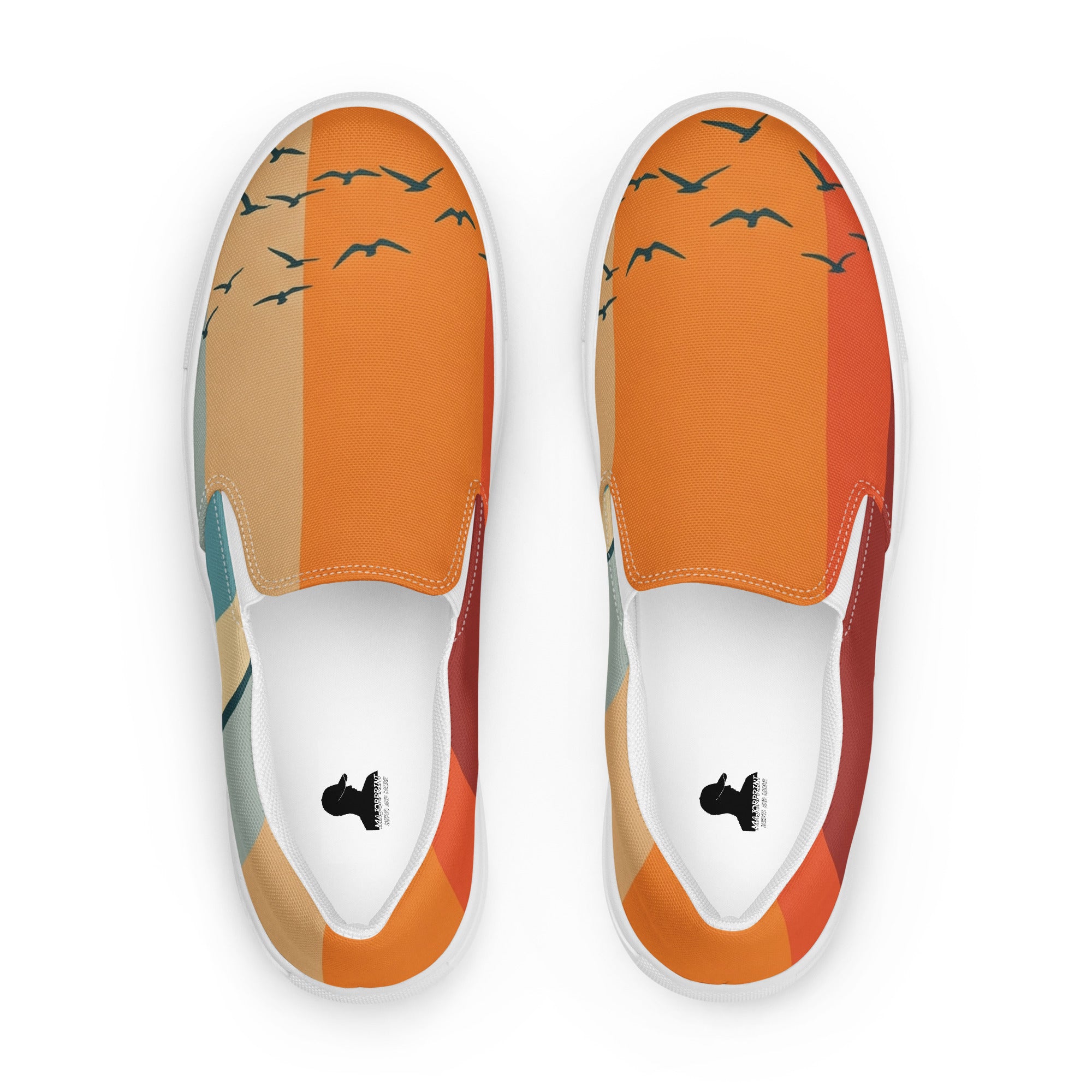 Weiße Herren-Canvas-Slipper im Retro Sunset Design von Majorprint, bequeme Slip-On Schuhe für den Alltag